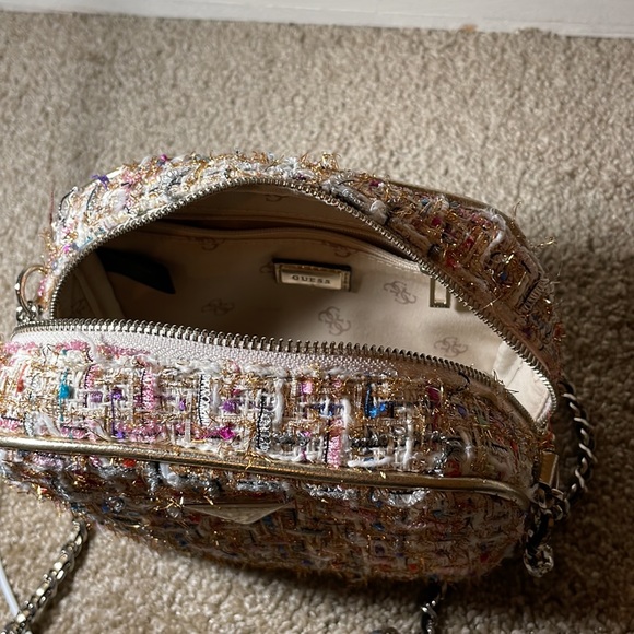 Guess - Picture 3 of 3